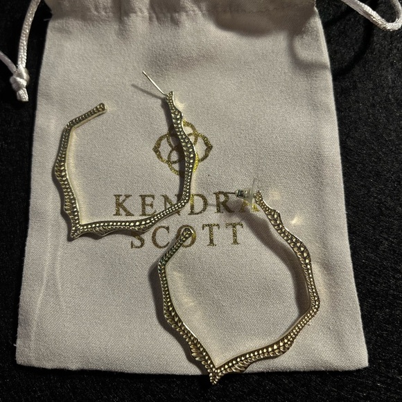 Kendra Scott Miku Hoop Earrings - Picture 3 of 3
